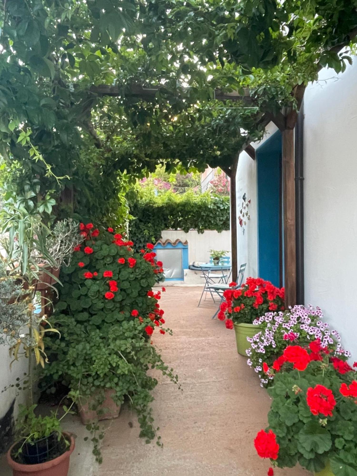 Apartamento Sa Dommo De Mammai Cala Gonone Exterior foto